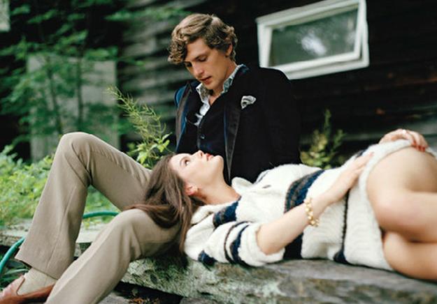 爱情段子精选短句对话 看这闺女,二十几的人了吃个东西还不好意思拿回房间吃