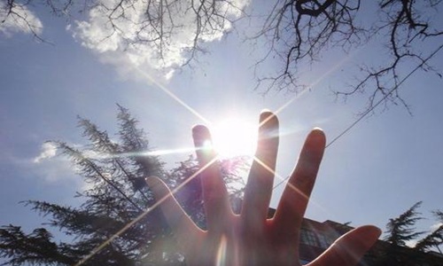 没有一见钟情的资本，缺少日久生情的条件